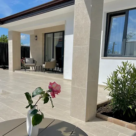 Willa Courtyard Villa,