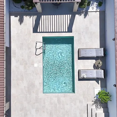 Willa Courtyard Villa,