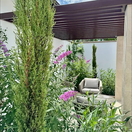 Courtyard Villa, Aleksandrovo (Burgas)